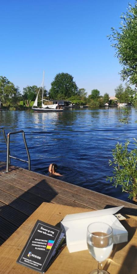 C'Est La Vie Houseboat Hotel Nederhorst den Berg Luaran gambar